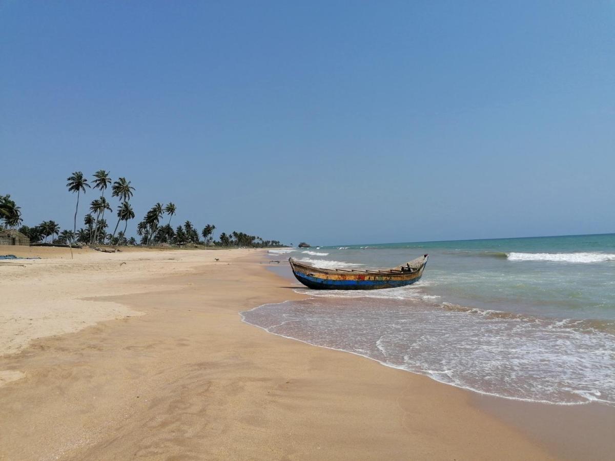 Afro Beach Eco Resort Butre Bagian luar foto