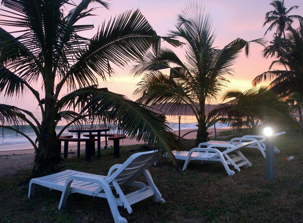 Afro Beach Eco Resort Butre Bagian luar foto