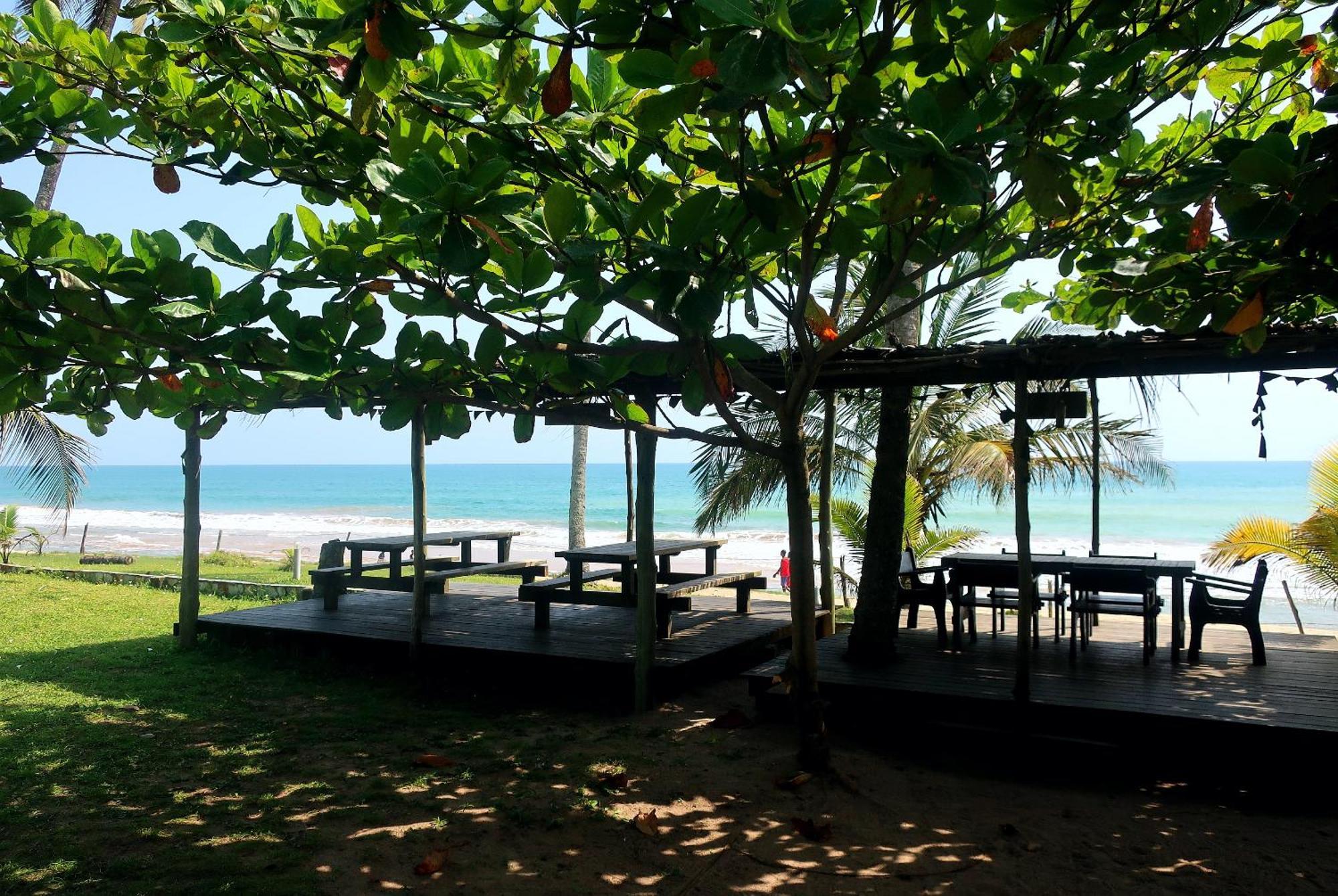 Afro Beach Eco Resort Butre Bagian luar foto